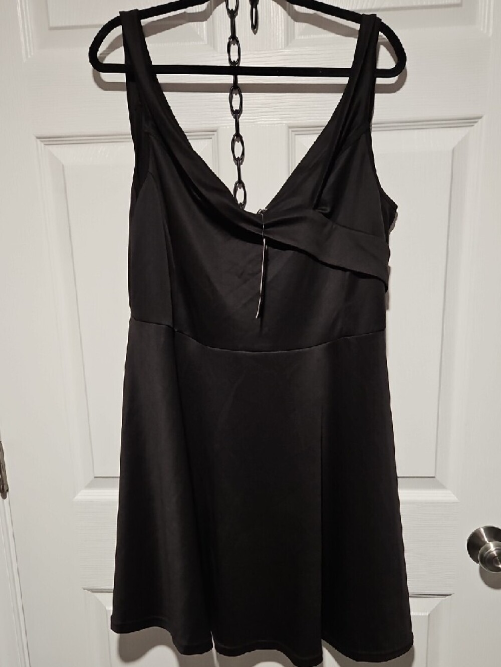 Elegant Black Sleeveless Mini Dress - Picture 4 of 5